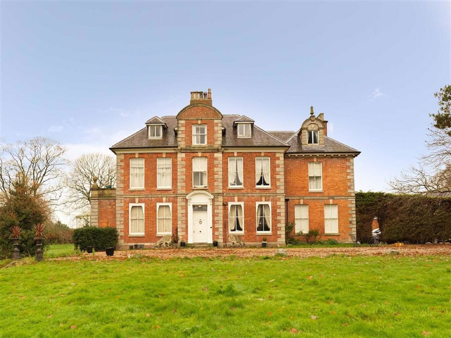 Solutions Offered By Estate Agents In Halls